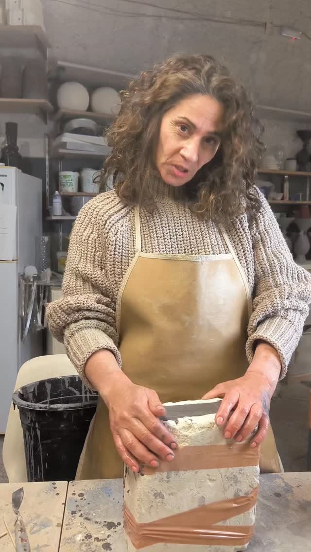 Το νέο μας κανάλι στο YouTube είναι γεγονός.Ξεκινάμε ένα ταξίδι στον κόσμο της κεραμικής, αλλά και της ίδιας της δημιουργίας. Μέσα από μικρά βιντεάκια, μοιραζόμαστε συμβουλές και αυθόρμητες σκέψεις που απασχολούν κάθε καλλιτέχνη.Στο κανάλι μας θα μιλήσουμε για:Την Κεραμική στην πράξη: Επάγγελμα, σχεδιασμός, φόρμες και οι απαραίτητες αστοχίες.Την "Ουσία" της Τέχνης: Τι είναι τελικά η έμπνευση; Υπάρχει παρθενογέννηση στη δημιουργία;Q&A: Απαντάμε αυθόρμητα στις δικές σας ερωτήσεις για τον πηλό και την καλλιτεχνική αναζήτηση.Δεν μαθαίνουμε μόνο πώς να πλάθουμε το χώμα, αλλά και πώς να εξελίσσουμε τη σκέψη μας γύρω από αυτό που αγαπάμε.Κάντε εγγραφή και ελάτε να ξεκινήσουμε τη συζήτηση στα σχόλια! https://youtube.com/@xenakiceramic_artdesignstudio?si=YxchWNU5TFsQZ6Ge#Κεραμική #Τέχνη #Έμπνευση #Δημιουργία #YouTubeGreece #PotteryPhilosophy #Πηλός #ArtDiscussion #Screativity #ΕργαστήριοΚεραμικής